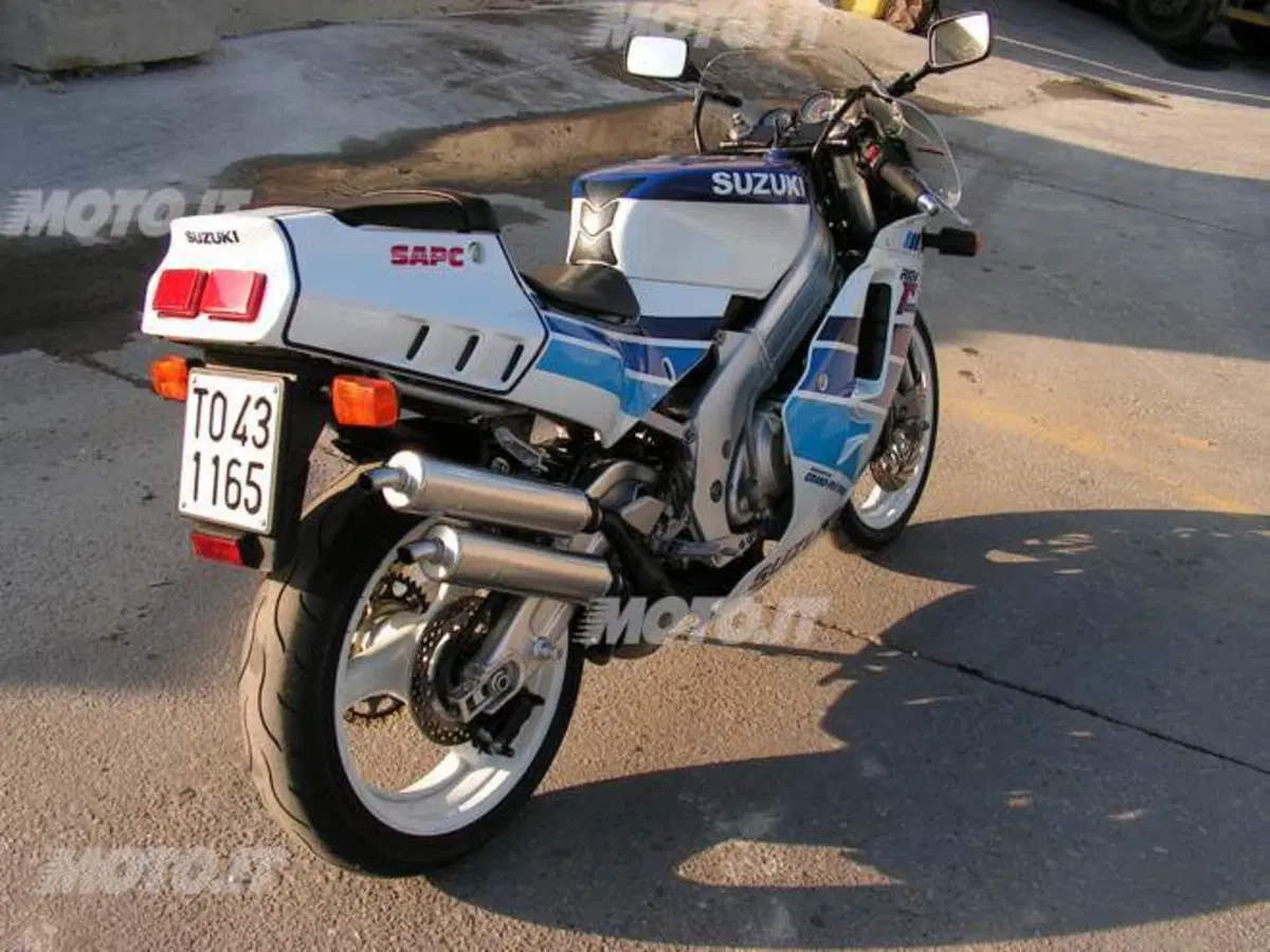 Le Belle e possibili di Moto.it: Suzuki RGV 250 (4)