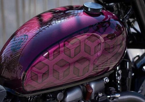 La Triumph Graphic Bobber, interpretata da FCR Original, diventa sportiva (4)