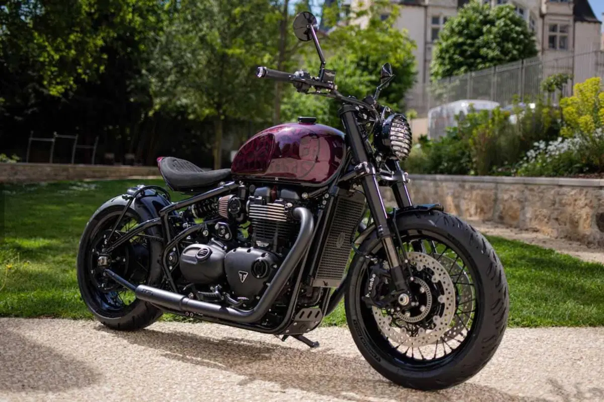 La Triumph Graphic Bobber, interpretata da FCR Original, diventa sportiva (10)