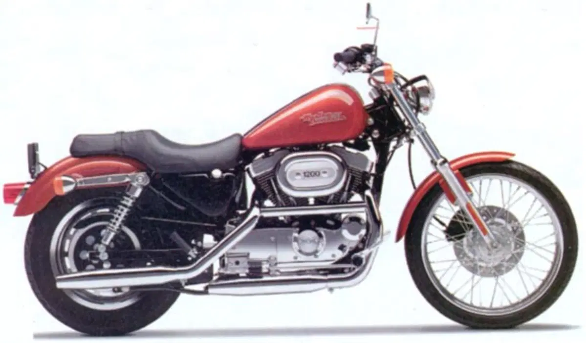 Harley-Davidson 1200 Custom (1995 - 00) - XL 1200C