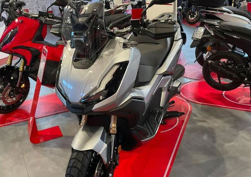 Vendo Honda ADV 350 (2022 - 24) nuova a Legnano (codice 9028912) 