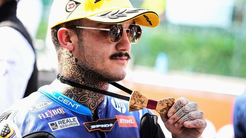 MotoGP 2022. &quot;Io, rifiutato per i troppi tatuaggi, perch&eacute;?&quot; ha chiesto Aron Canet, e sul fiocchino...
