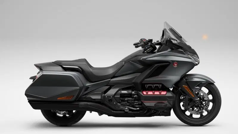 Le Honda Gold Wing 1800, con l'esclusivo Airbag, si aggiornano per il 2023