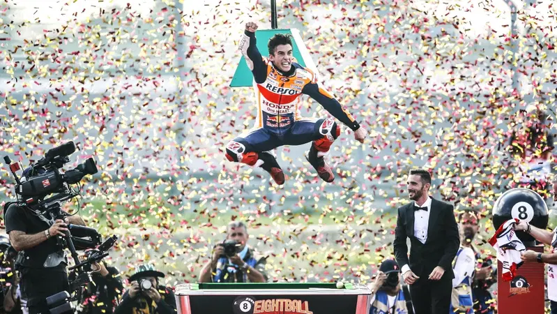 MotoGP 2022. GP della Thailandia. Marc Marquez in Thailandia saltava cos&igrave; dopo una battaglia epica con Fabio Quartararo: "Ora non credo di poter star davanti" [VIDEO]