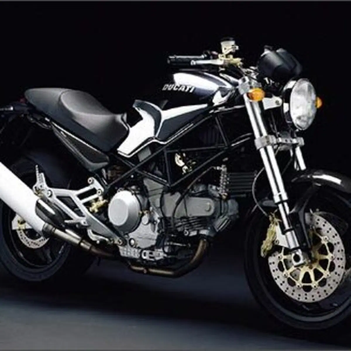 Ducati Monster 750 Dark (1999 - 02)
