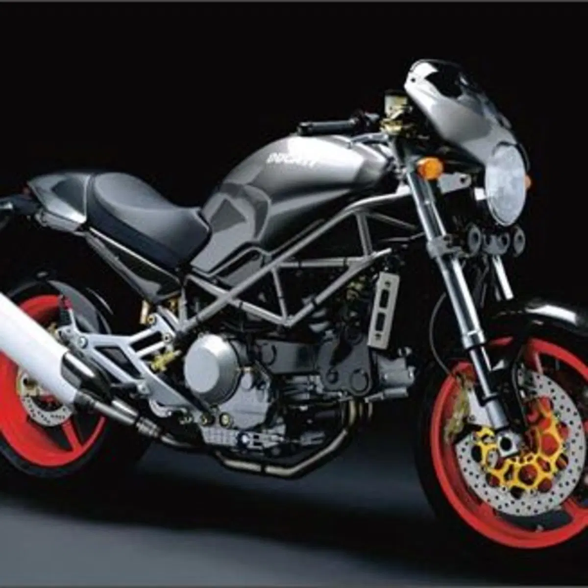 Ducati Monster 900 Dark (1999 - 02)