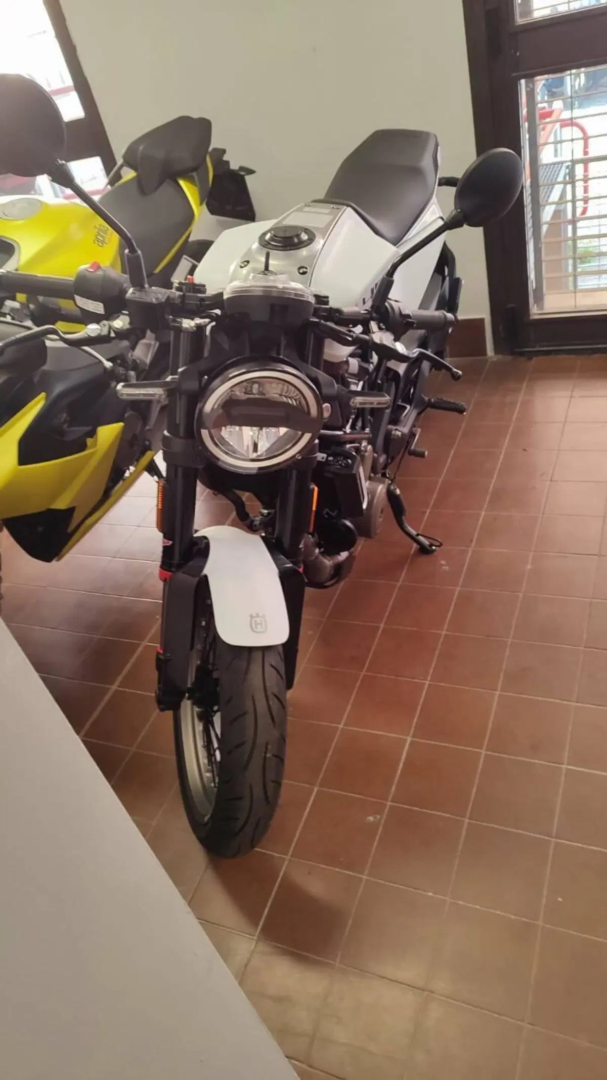 Husqvarna Vitpilen 401 (2021 - 23) (2)