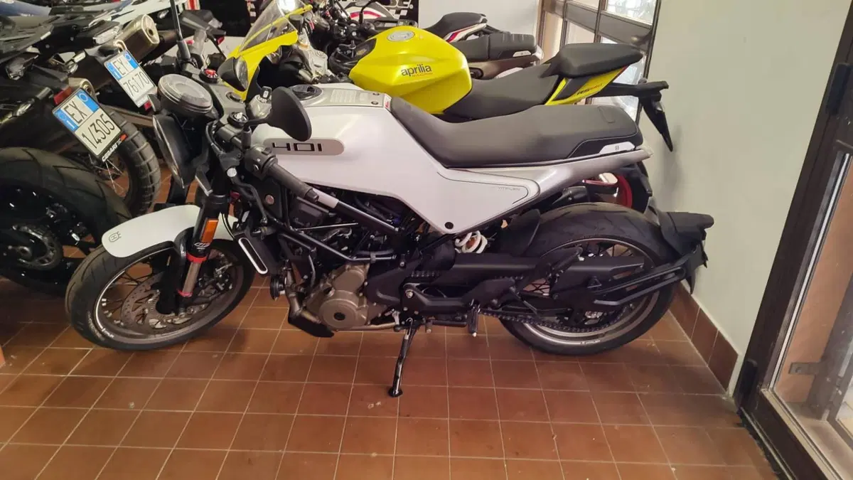 Husqvarna Vitpilen 401 (2021 - 23) (3)