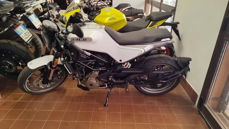 Husqvarna Vitpilen 401 (2021 - 23) (3)