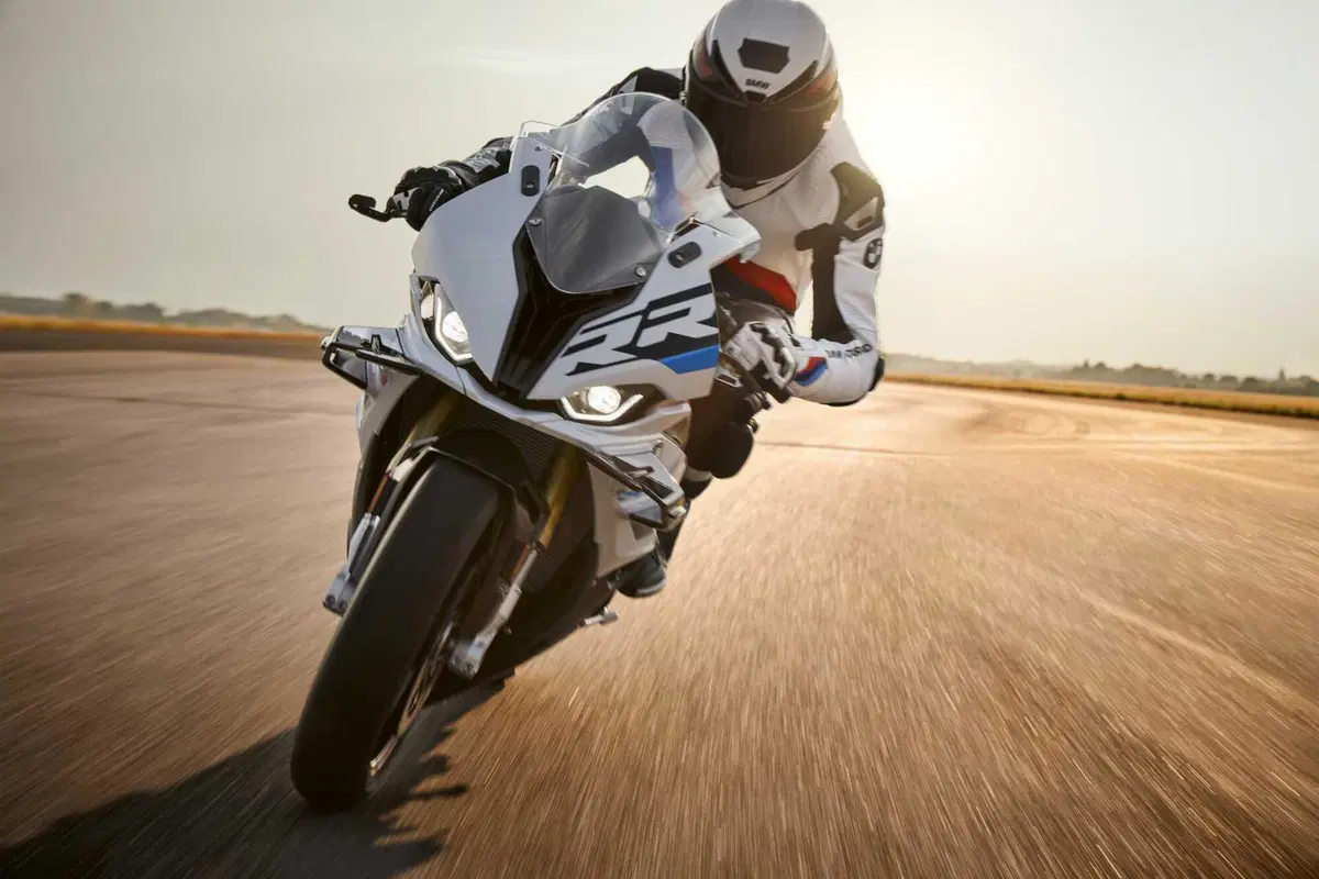 Evoluzione 2023 per la BMW S1000RR. Ecco le novità (14)
