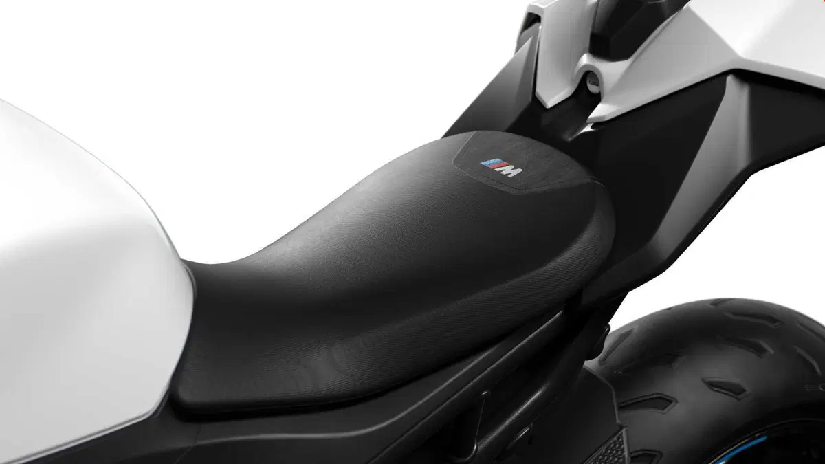 Evoluzione 2023 per la BMW S1000RR. Ecco le novità (24)