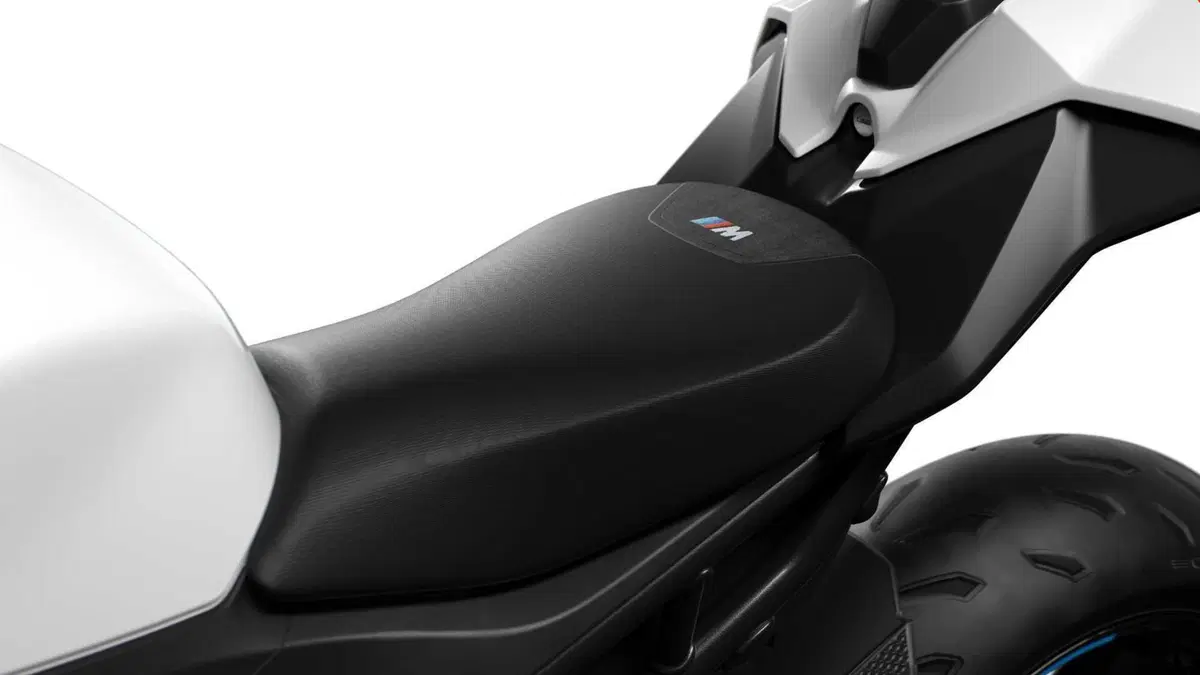 Evoluzione 2023 per la BMW S1000RR. Ecco le novità (25)