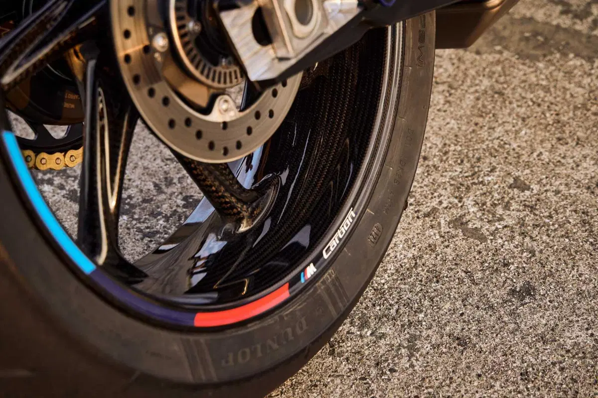 Evoluzione 2023 per la BMW S1000RR. Ecco le novità (36)