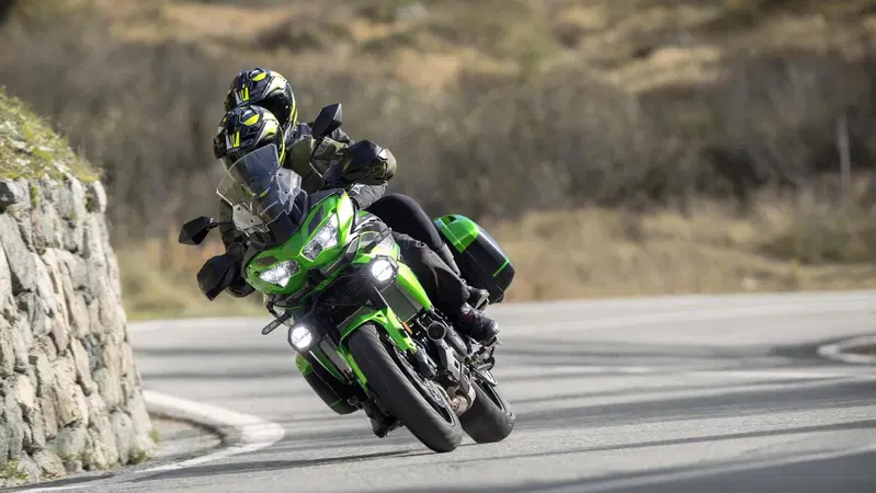 Kawasaki Versys 1000 e Versys 650: sono 13 le varianti del m.y. 2023