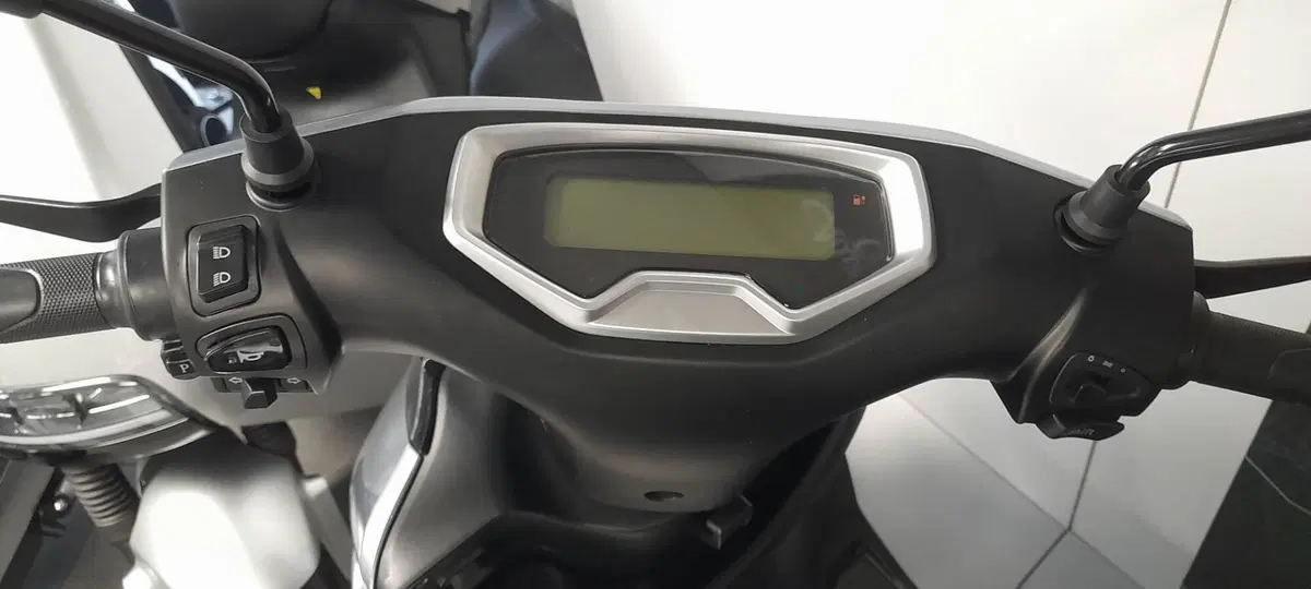 Yadea T9L Plus (2022 - 26) (4)