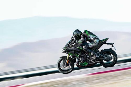 Niente paura, la Kawasaki Z H2 SE ci sarà anche nel 2023 (7)