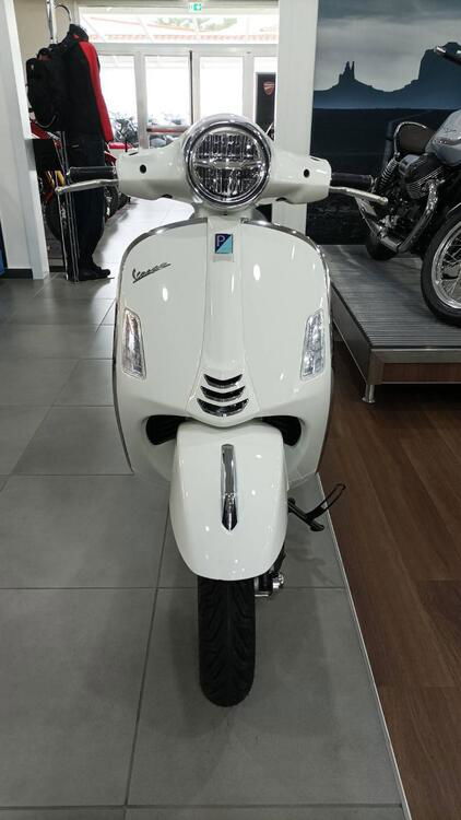 Vespa GTS 300 Super Hpe (2021 - 22) (2)