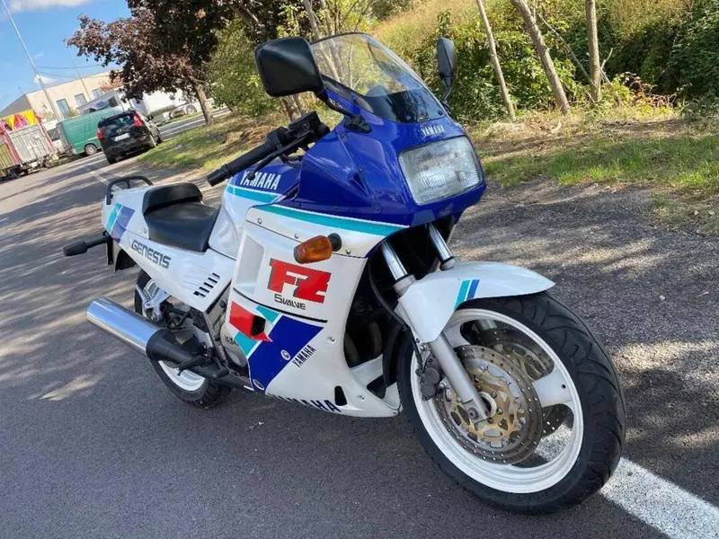 Yamaha FZ 750  (3)