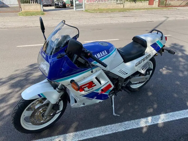 Yamaha FZ 750  (4)