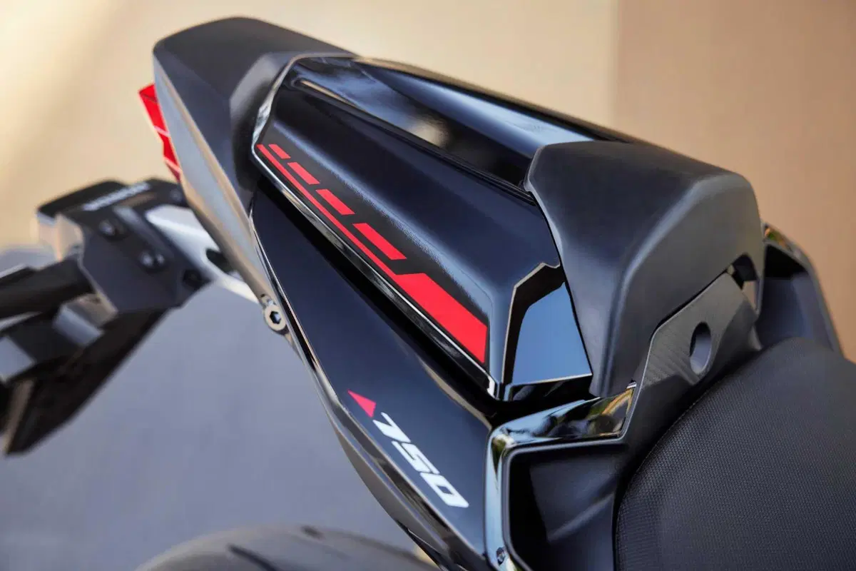 Ecco la nuova Honda CB750 Hornet 2023 [Video e Gallery] (29)