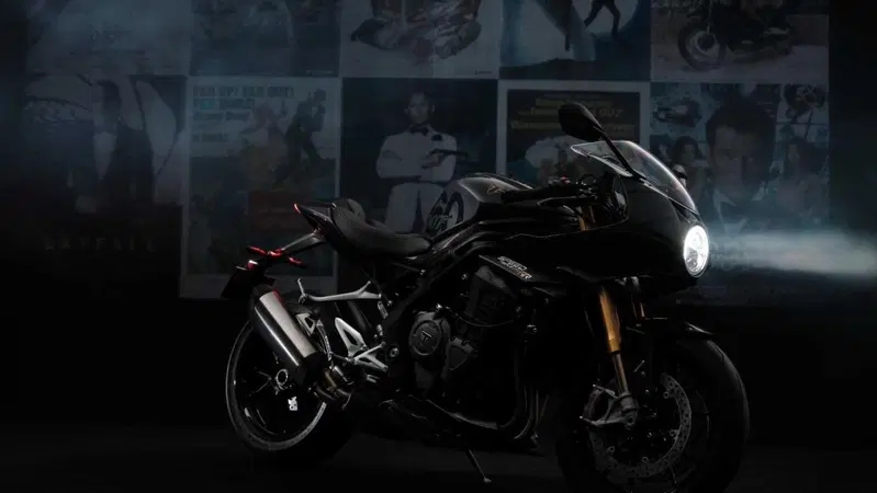SPECIALE INTERMOT - Triumph Speed Triple 1200 RR Bond Edition: cose da 007... [VIDEO]