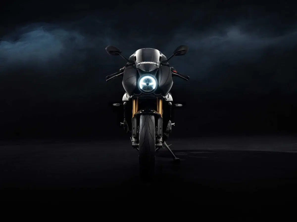 SPECIALE INTERMOT - Triumph Speed Triple 1200 RR Bond Edition: cose da 007... (6)