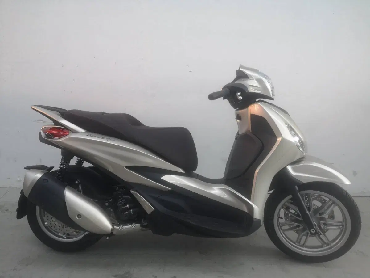 Piaggio Beverly 300 ABS-ASR (2021 - 25)