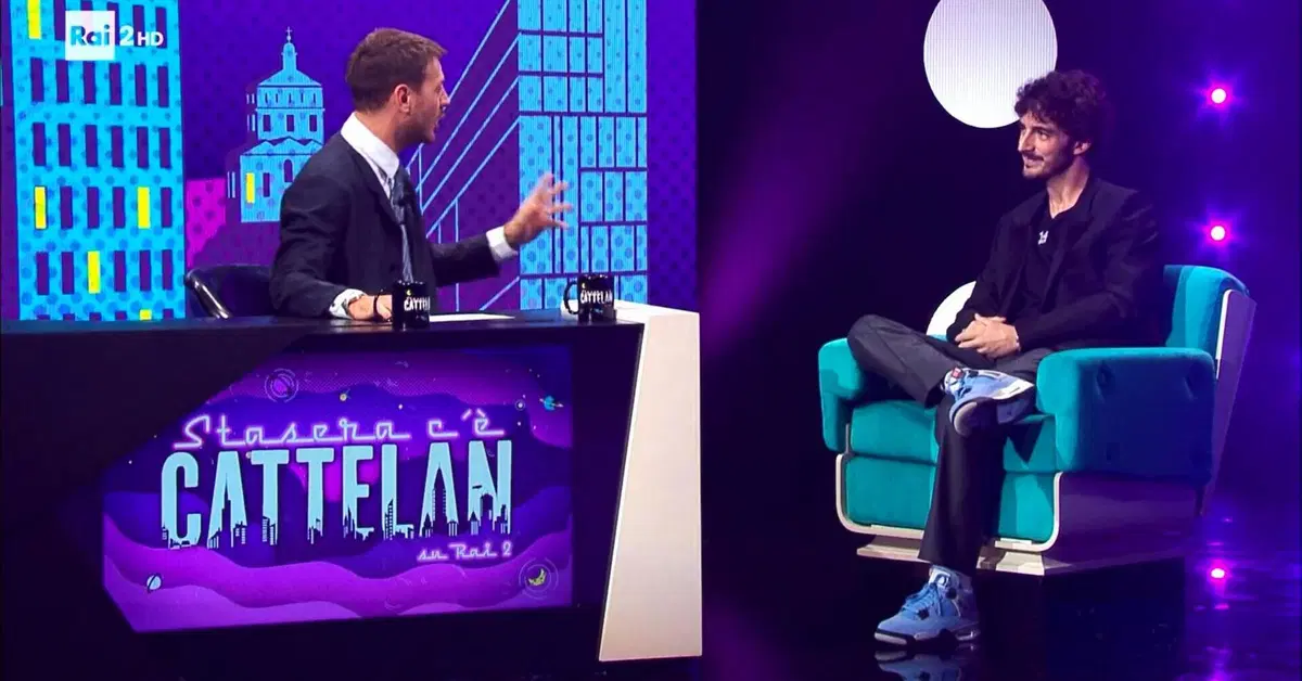 MotoGP 2022. Pecco Bagnaia ospite di Alessandro Cattelan in tv: l'eredit&agrave; di Valentino Rossi, il rapporto con Fabio Quartararo e con i social network [VIDEO]