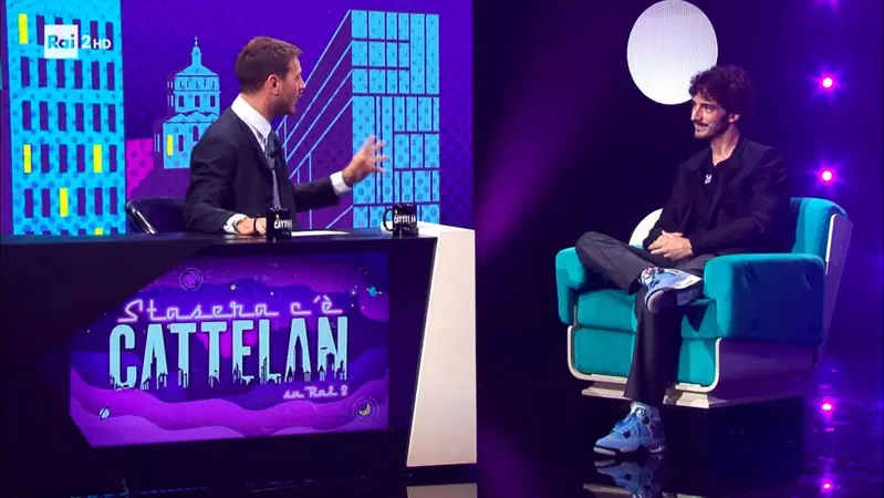 MotoGP 2022. Pecco Bagnaia ospite di Alessandro Cattelan in tv: l'eredit&agrave; di Valentino Rossi, il rapporto con Fabio Quartararo e con i social network [VIDEO]