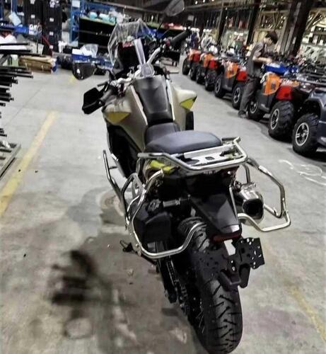 Ecco la futura VOGE 900 DS, molto BMW GS... [Foto Spia] (2)