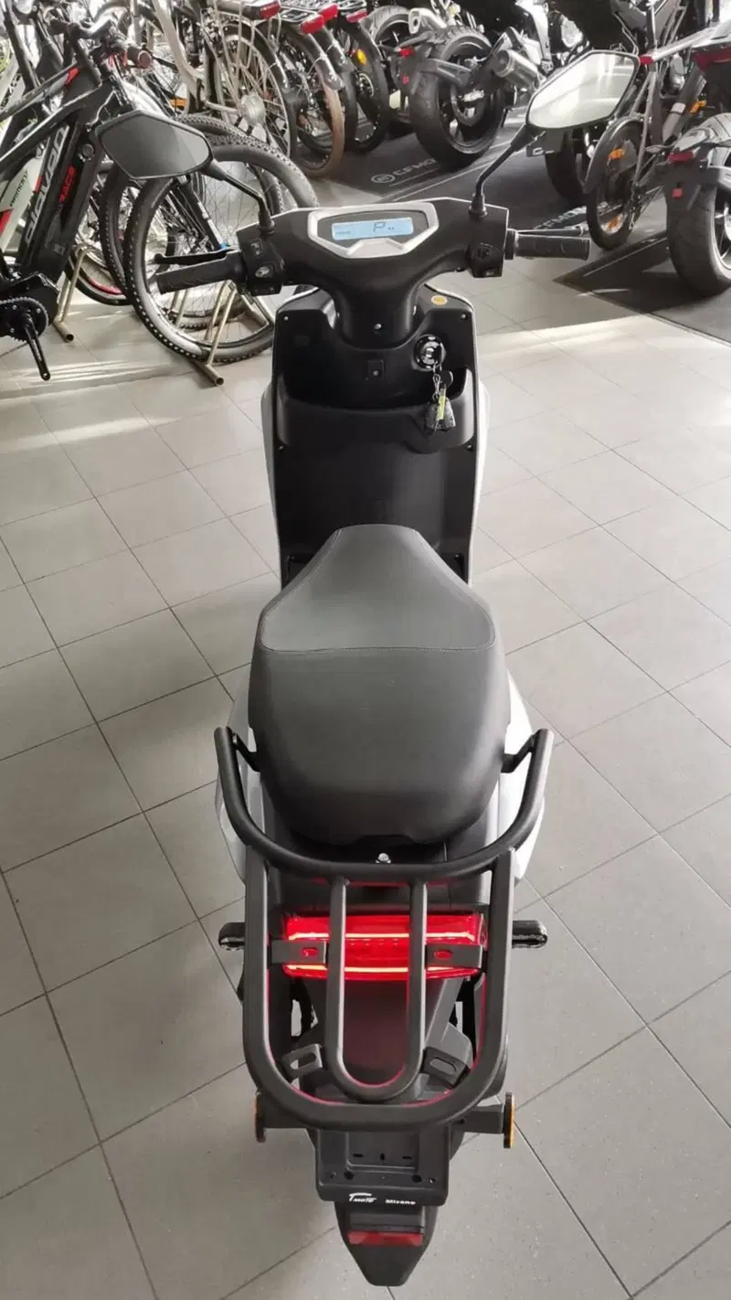 Yadea T9L Plus (2022 - 26) (4)