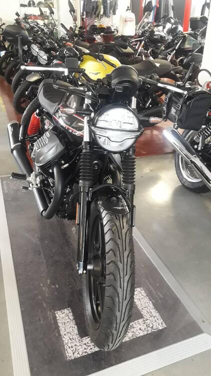 Moto Guzzi V7 Special Edition (2022 - 24) (3)