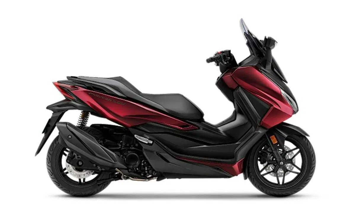 Honda Forza 350: in anticipo sul modello per l'Europa ecco la versione 2023 (10)