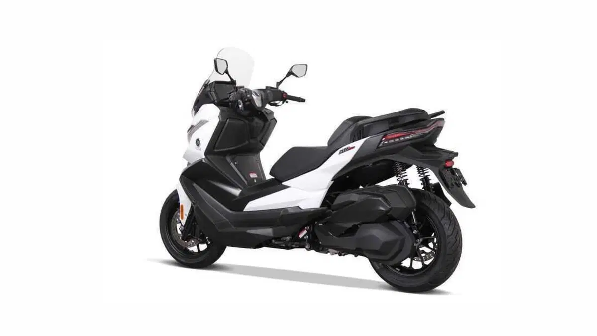 VOGE Sfida SR4, disegnato in Italia e fatto da Loncin. Un po' BMW C400GT (5)