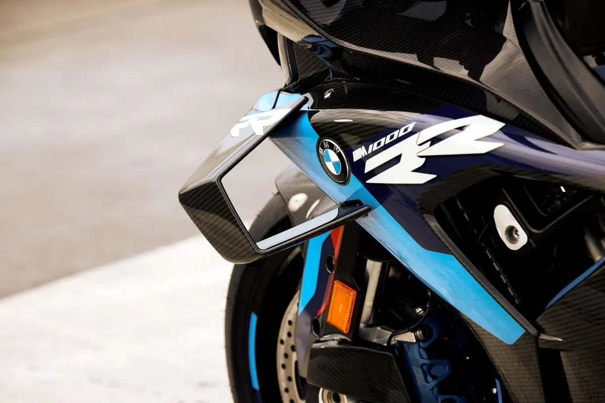 M 1000 RR e M 1000 RR M Competition, scolpite per le corse (10)