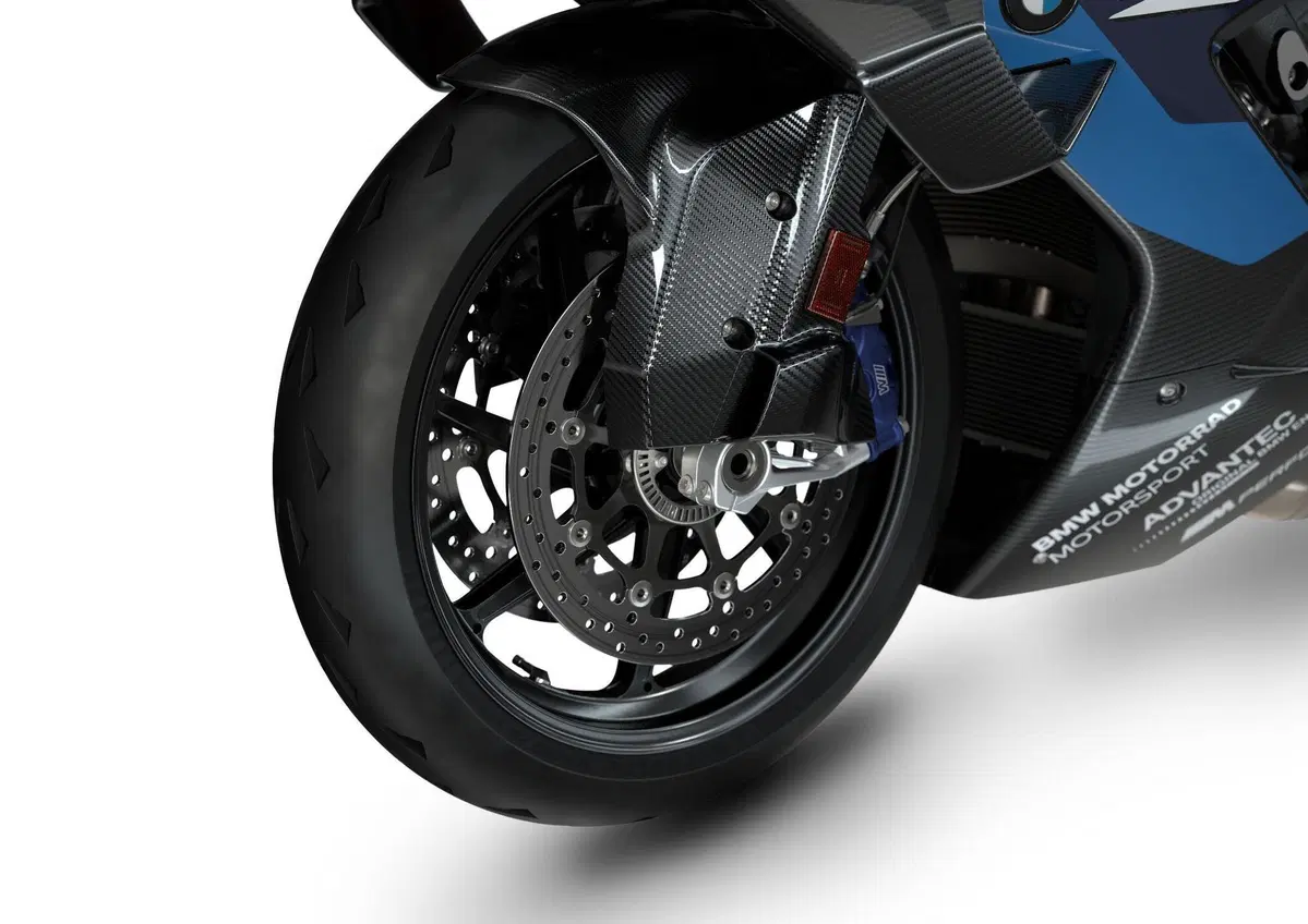 M 1000 RR e M 1000 RR M Competition, scolpite per le corse (9)