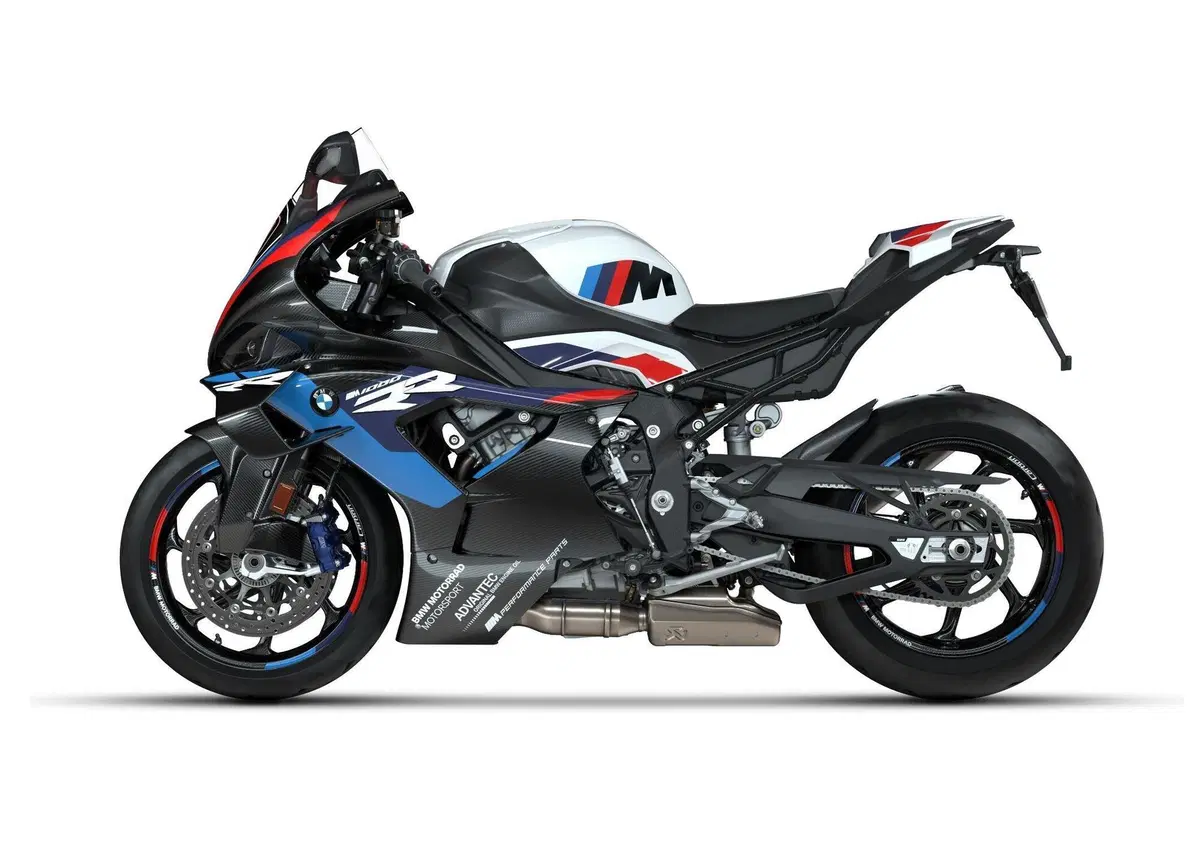M 1000 RR e M 1000 RR M Competition, scolpite per le corse (3)