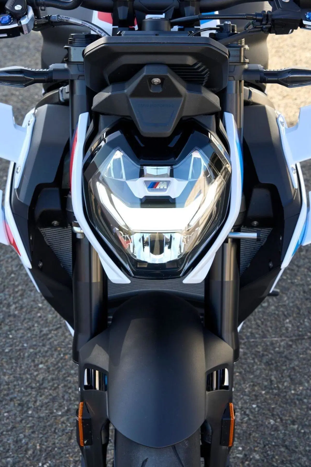 BMW M 1000 R, roadster supersportiva senza compromessi (2)