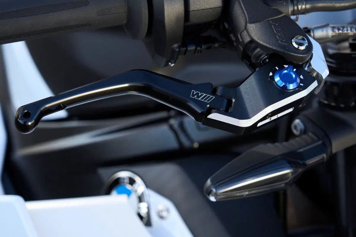 BMW M 1000 R, roadster supersportiva senza compromessi (11)