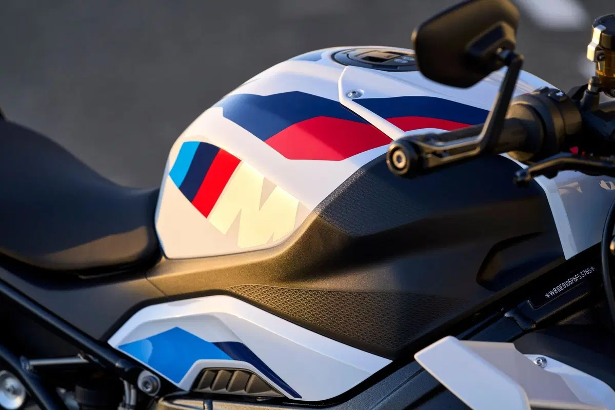 BMW M 1000 R, roadster supersportiva senza compromessi (6)