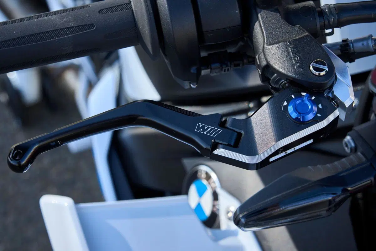 BMW M 1000 R, roadster supersportiva senza compromessi (13)