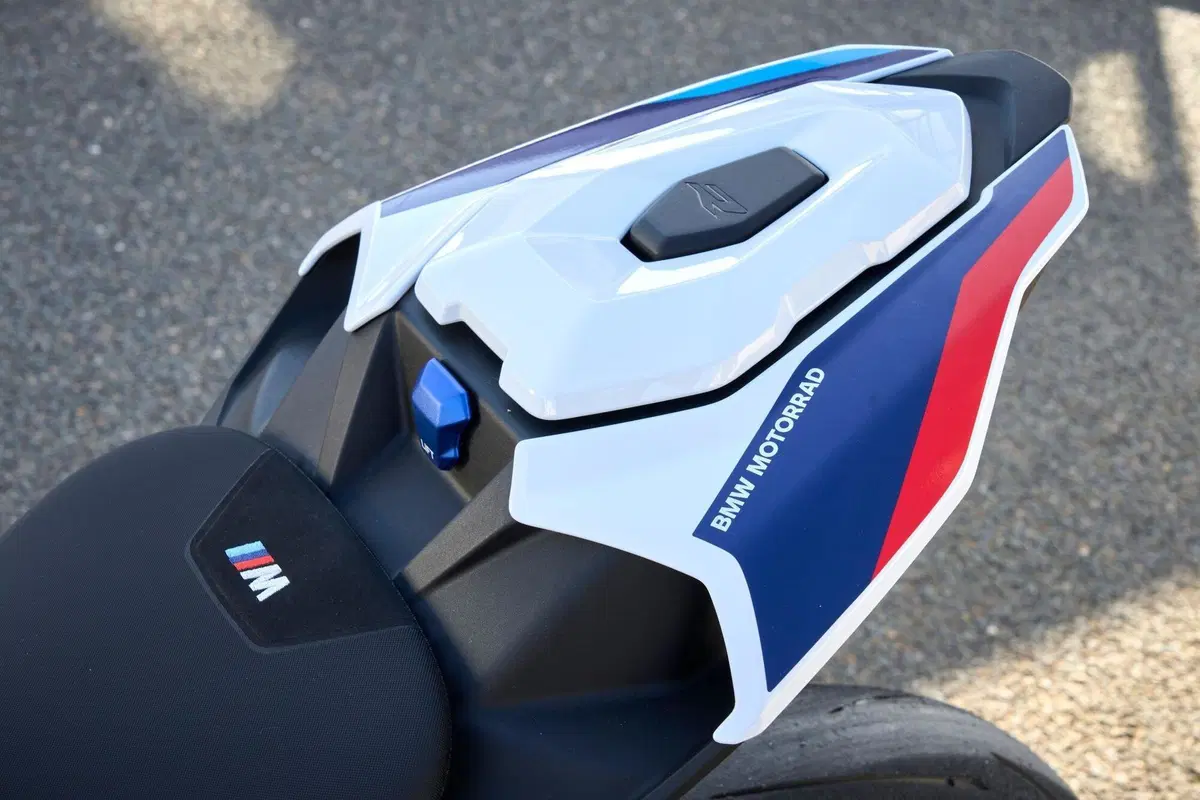 BMW M 1000 R, roadster supersportiva senza compromessi (5)