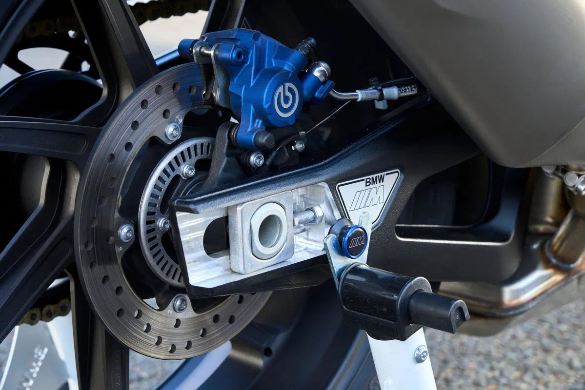 BMW M 1000 R, roadster supersportiva senza compromessi (20)