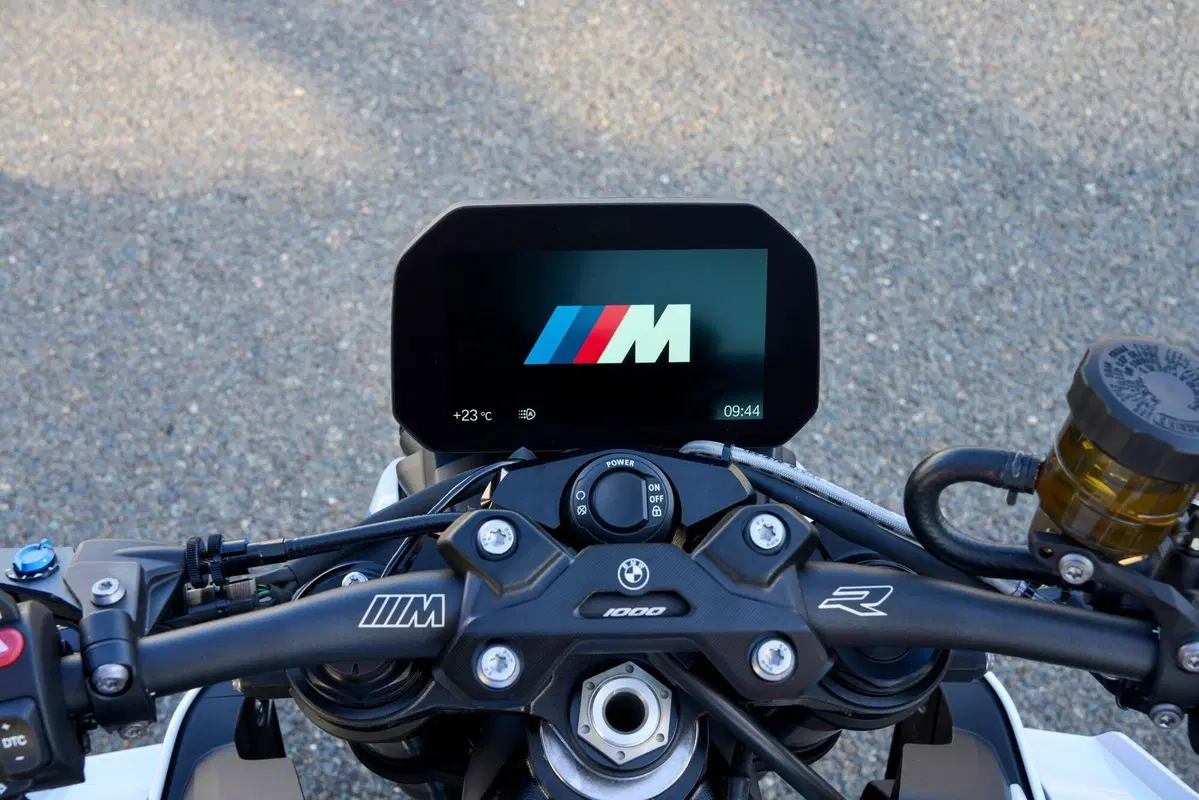 BMW M 1000 R, roadster supersportiva senza compromessi (19)