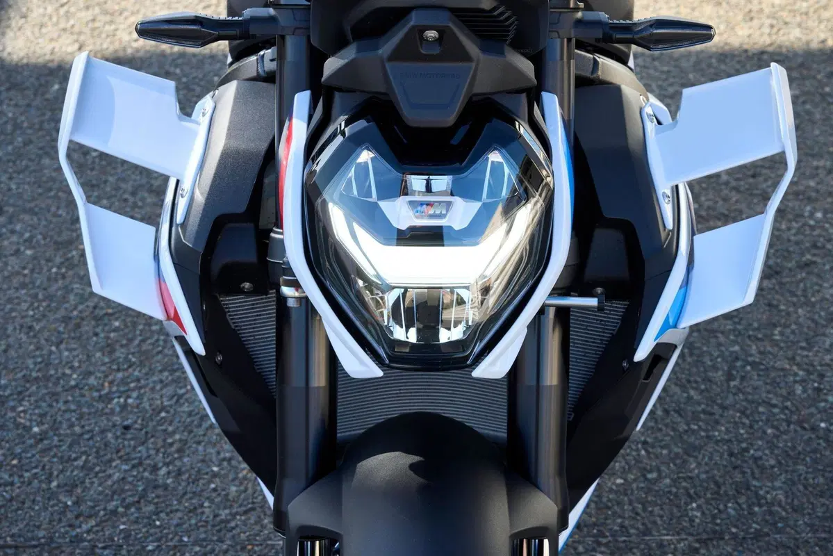 BMW M 1000 R, roadster supersportiva senza compromessi (23)