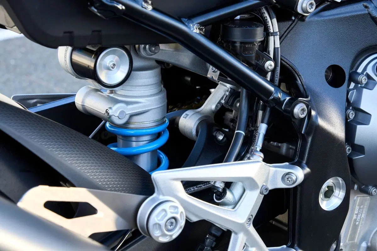 BMW M 1000 R, roadster supersportiva senza compromessi (21)