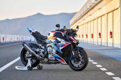 BMW M 1000 R, la moto roadster supersportiva senza compromessi (7)