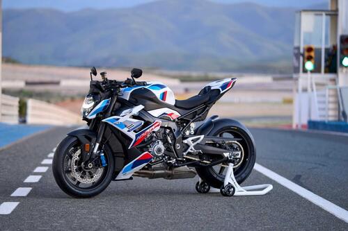 BMW M 1000 R, la moto roadster supersportiva senza compromessi (8)