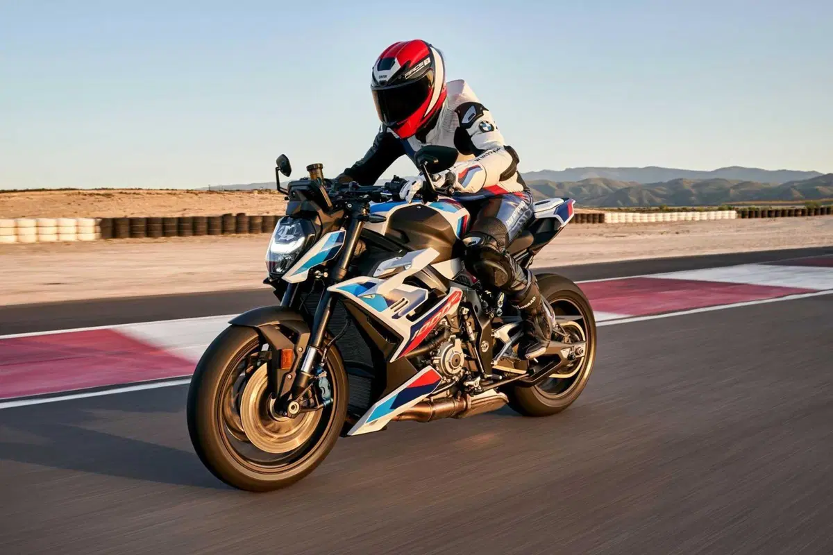 BMW M 1000 R, la moto roadster supersportiva senza compromessi (9)