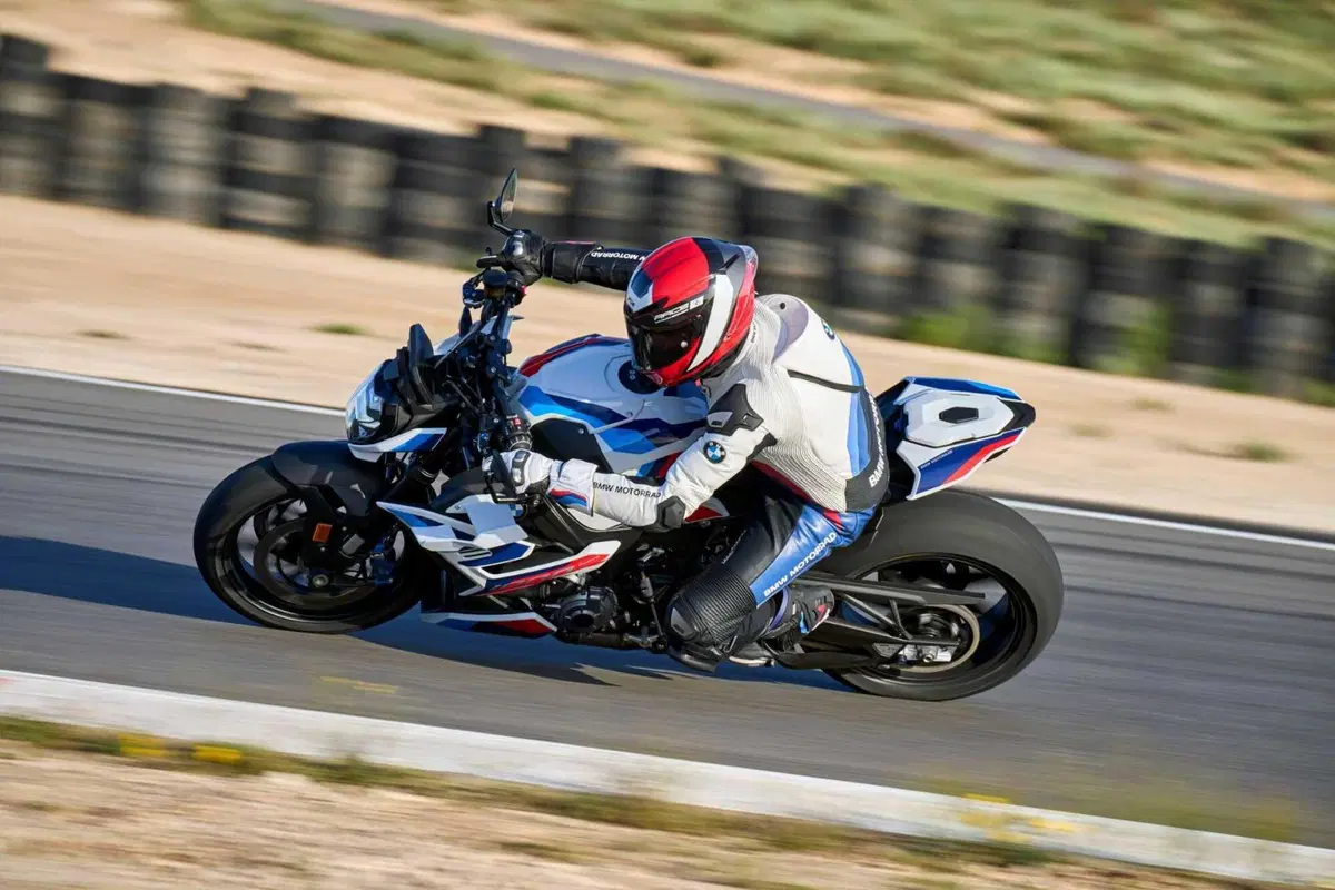 BMW M 1000 R, la moto roadster supersportiva senza compromessi (14)